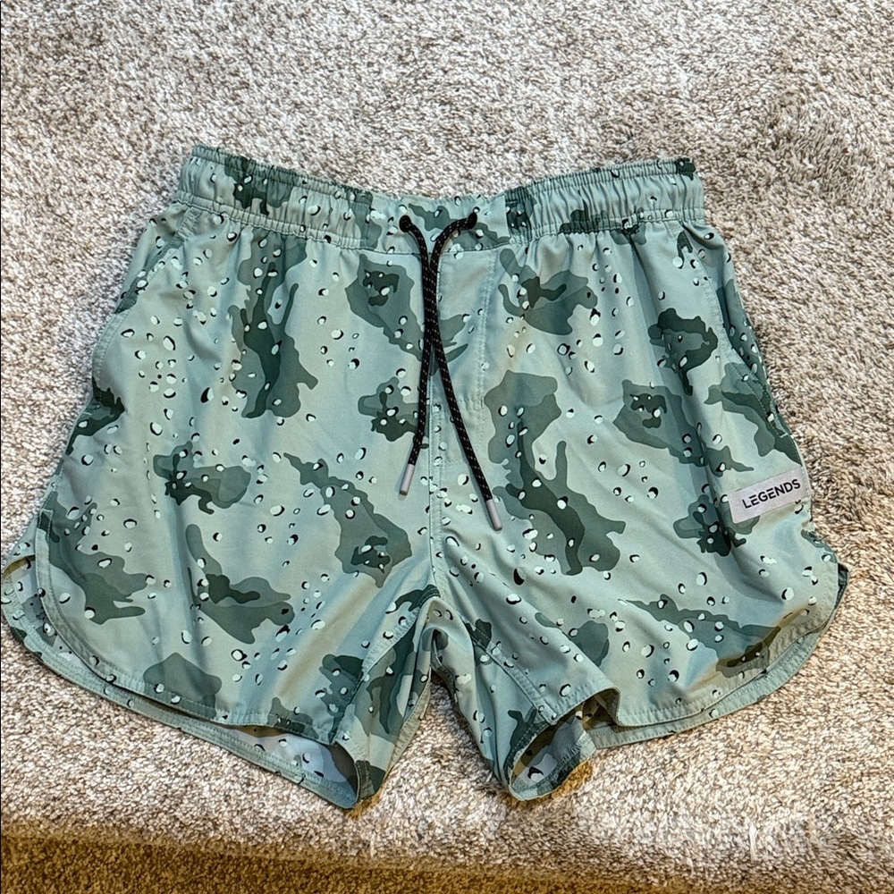 Legends Green Camo Luka Short, Linerless, 5” Inseam, Size Medium EUC